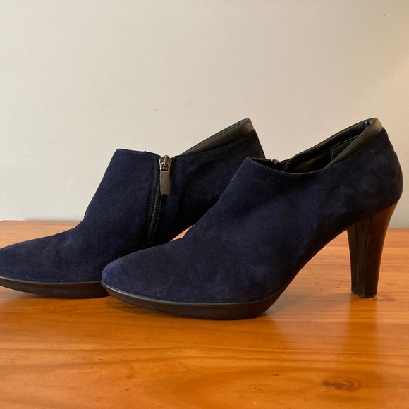 Aquatalia, Blue Suede Pointed Toe Ankle Booties, Women's US Size 9.5 (41) - Picture 4 of 7